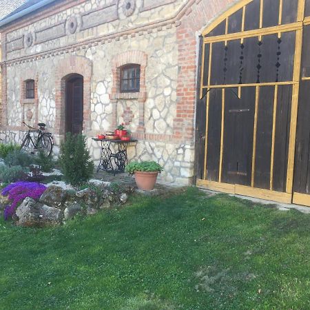 Готель Levendula Porta Es Pajtaszinhaz Орфів Екстер'єр фото
