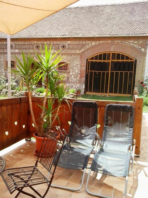 Готель Levendula Porta Es Pajtaszinhaz Орфів Екстер'єр фото