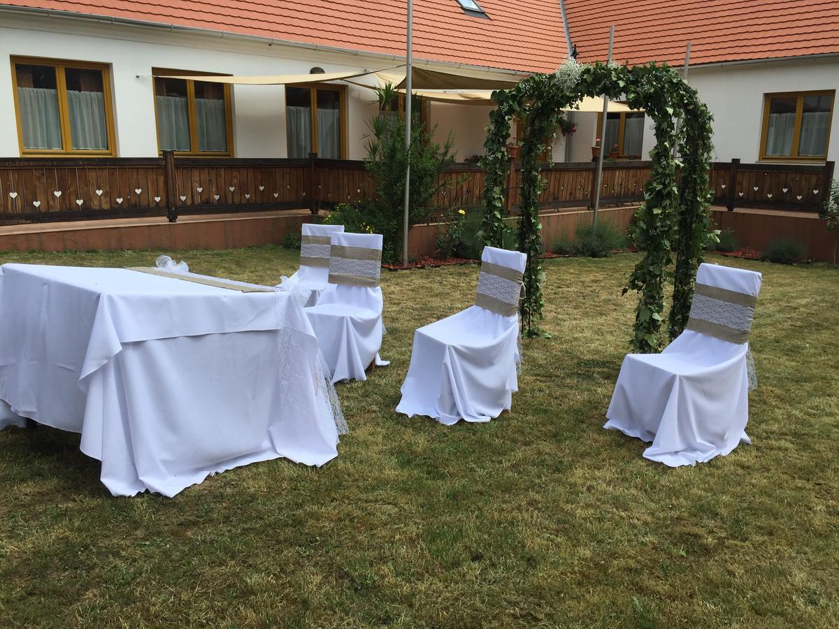 Готель Levendula Porta Es Pajtaszinhaz Орфів Екстер'єр фото